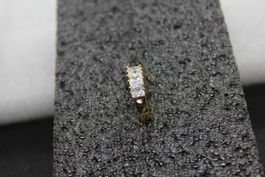 Ring goldfarben mit drei Zirkonia Steinen Größe: 56 neu