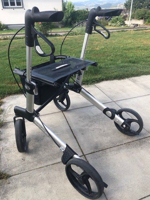 Aides à la marche: Rollator Gemino 30 S silber – D'occasion à Ruswil par Onneb71 1