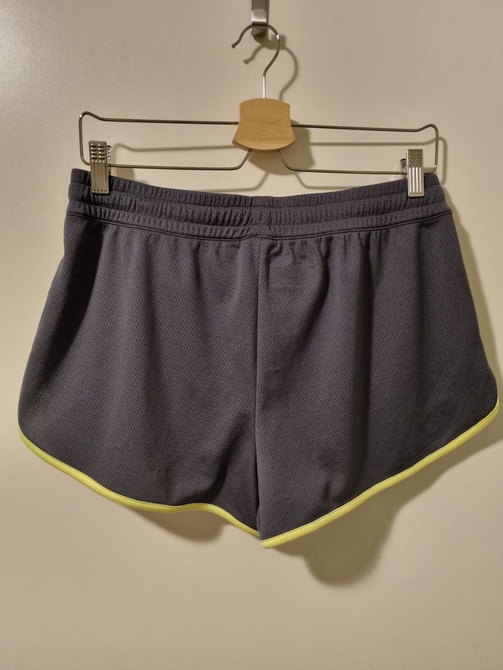 Pantaloni: Under Armour Shorts Sporthose Gr. M – Nuovo (secondo la descrizione) da Wolfwil venduto da s.ara_c 1