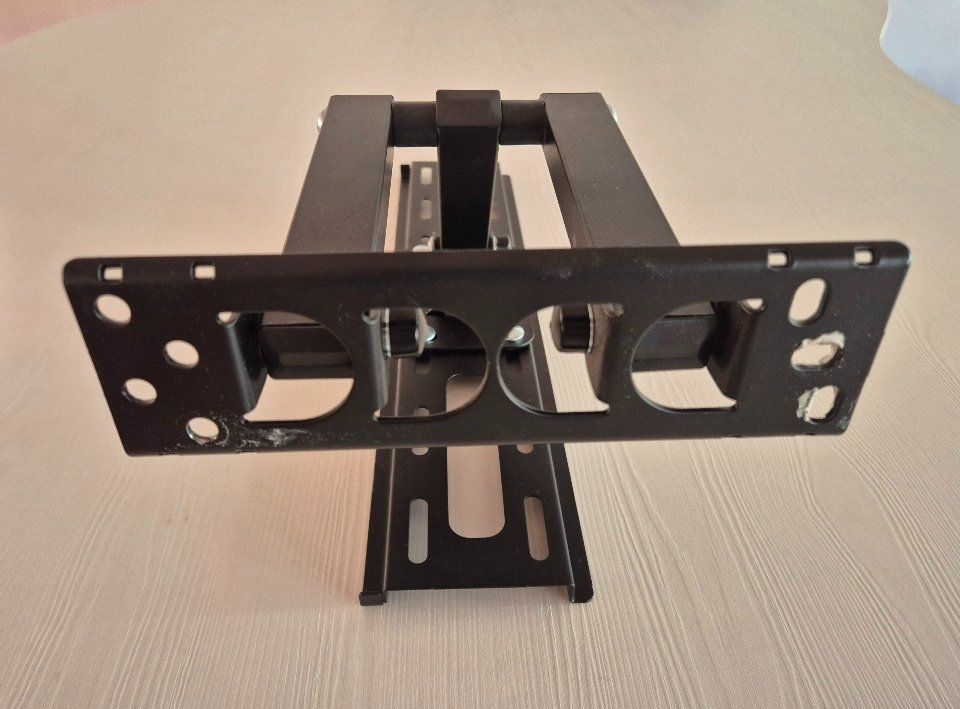 Supporti a parete: TV Wandhalterung – Usato da Feusisberg venduto da Whitefir 1