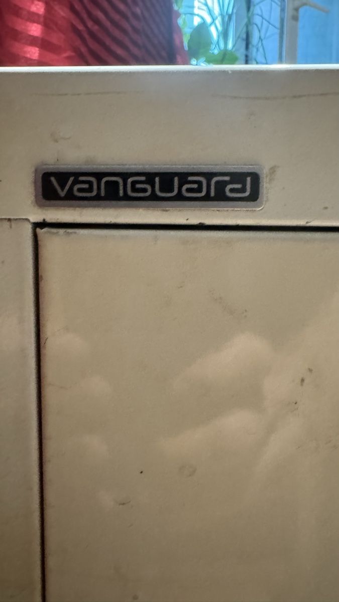 Cassettiere: VANGUARD Aktenschrank mit 3 Schubladen – Usato da Luzern venduto da Pepee02 1