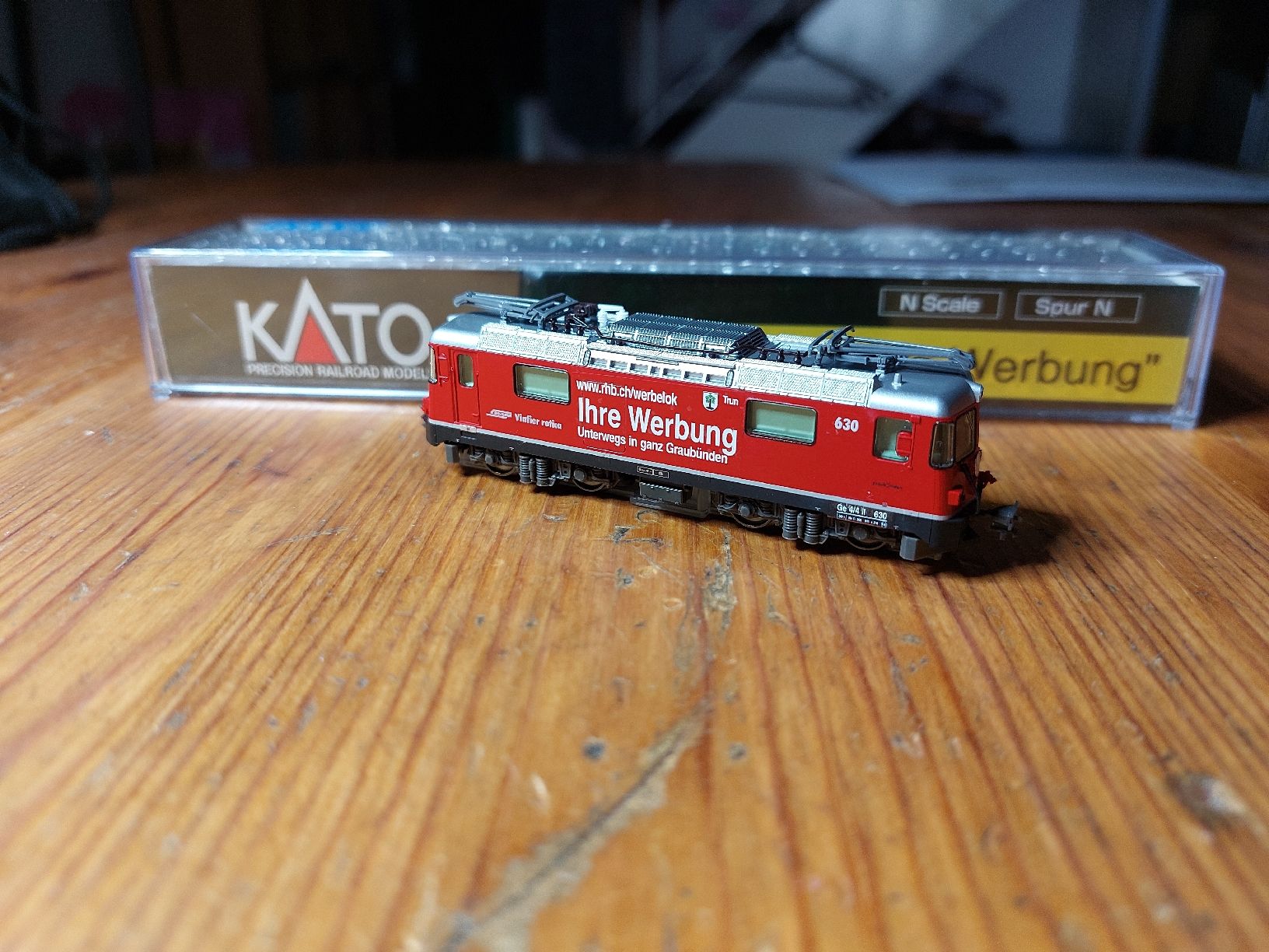 Kato Modellini di ferrovie: Ge4/4II 630 Trun "Ihre Werbung" – Nuovo e nell'imballaggio originale da Roggwil BE venduto da Z46 3