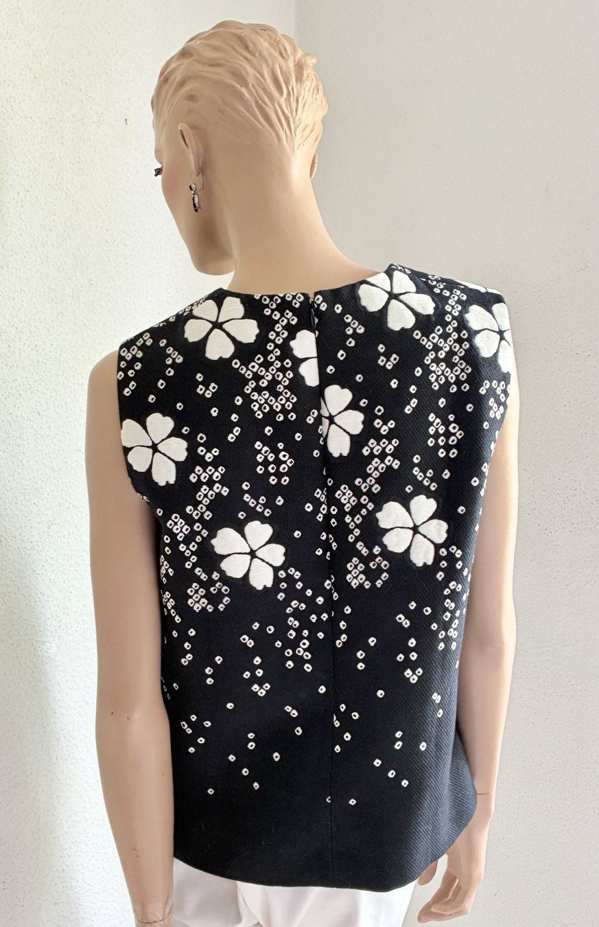 Dsquared2 Top: Schwarzes Top von DSQUARED2 mit weissen Blüten – Usato da Kloten venduto da Nephty 8