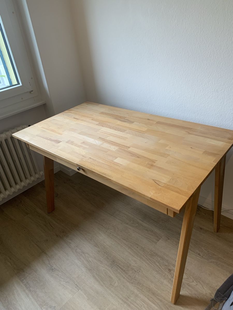 Bureaux: Wunderschöner selbstgebauter Holztisch – Neuf (Voir description) à Trimbach par anina.battaglia