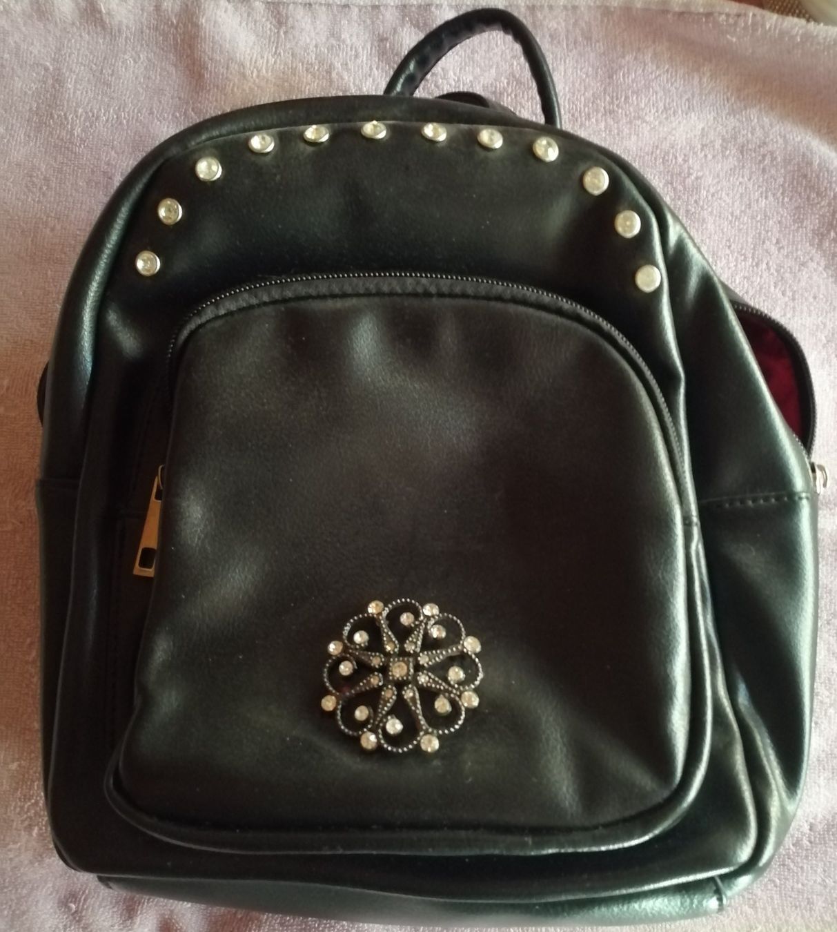 Zaini: Kleiner schwarzer Damen-Rucksack mit Strass - Blickfang! – Usato da Schaffhausen venduto da Domifran