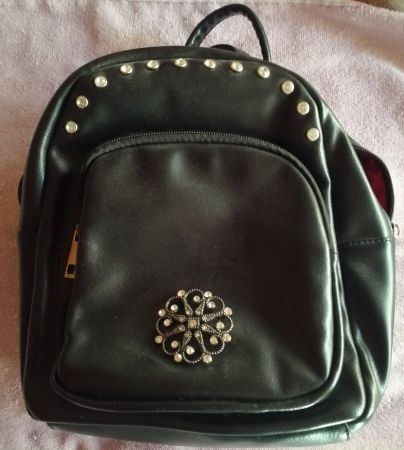 Kleiner schwarzer Damen-Rucksack mit Strass - Blickfang!