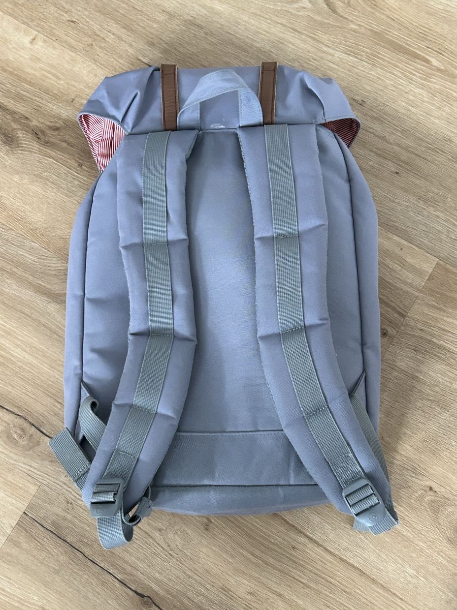 Herschel Zaini: Herschel Rucksack Grau mit Lederdetails – Usato da Wolhusen venduto da eve_m6cg 1