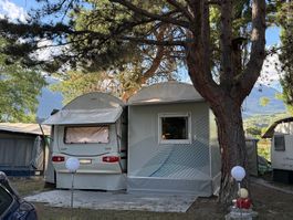 Wohnwagen mit Carport mit Strassenzulassung zu Verkaufen