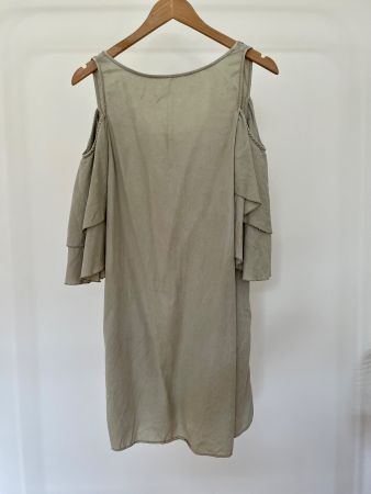 ZARA Kleid XS - Schulterfrei mit Rüschen, Beige/Khaki