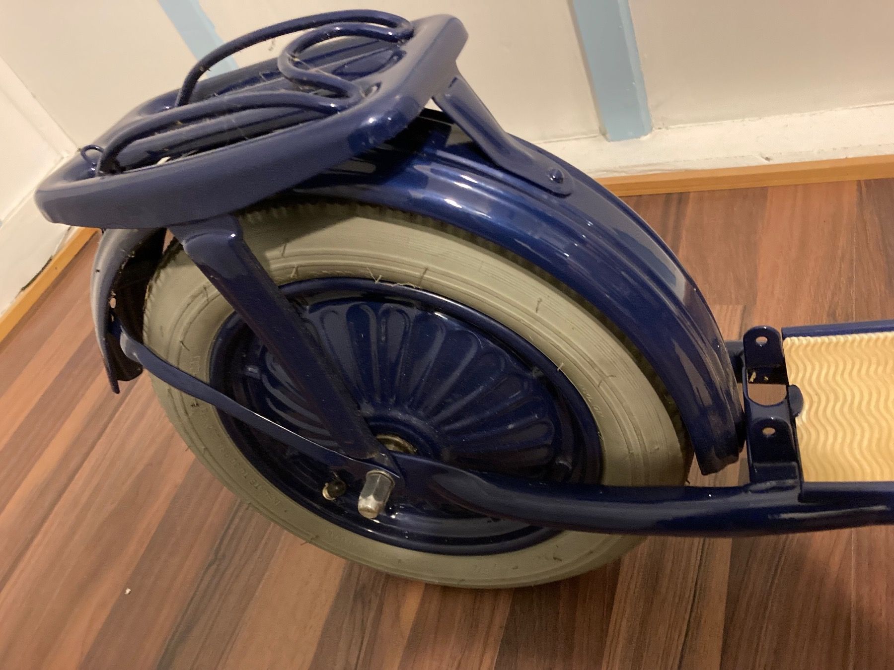 Veicoli per bambini: Retro Trottinett / Tretroller – Usato da Belp venduto da Siruz 4