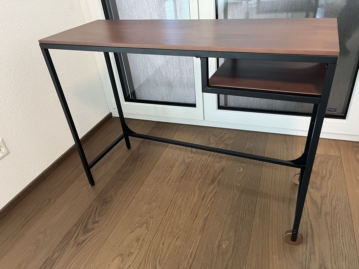 Schreibtische: Bürotisch (klein 100x35.4) – Gebraucht aus Sursee von Tortellini66