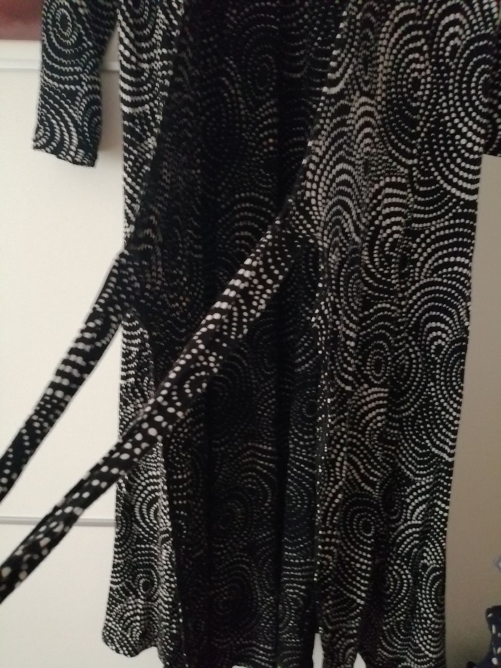 Orsay Vestiti: Schwarz-weisses Wickelkleid Gr. M – Usato da Windisch venduto da mer_6cjk 2
