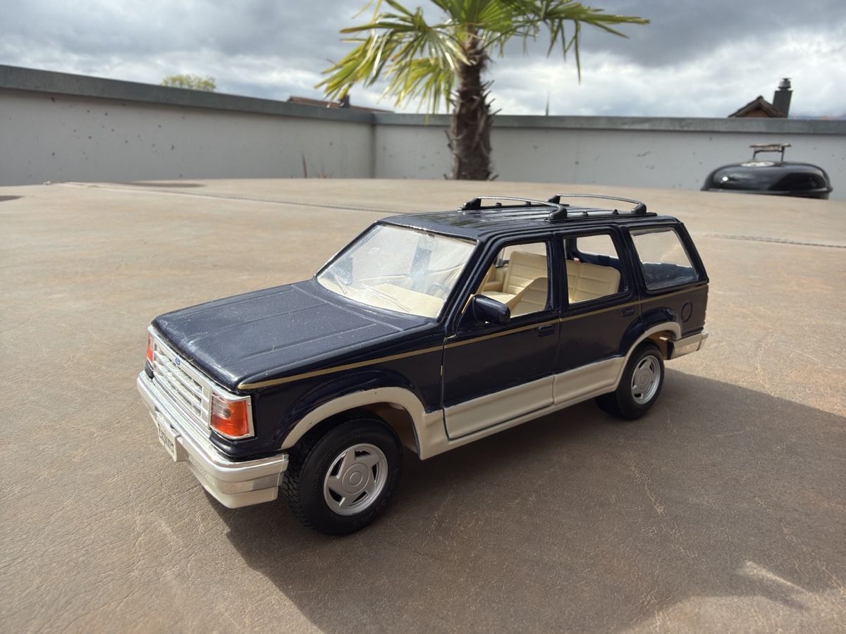 Maisto Modellini d'auto: Ford Explorer - 1/24 - Maisto  – Usato da Wolfwil venduto da Rolex1