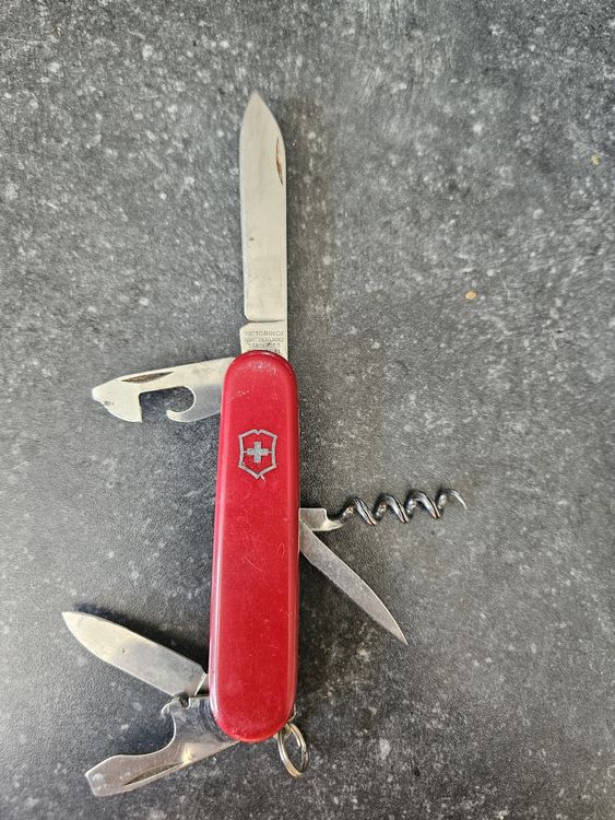 COUTEAU DE POCHE MULTIFONCTION SWISS – ROUGE – VICTORINOX