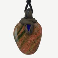 Unakit (Epidot-Feldspat) Steinanhänger mit Lapislazuli