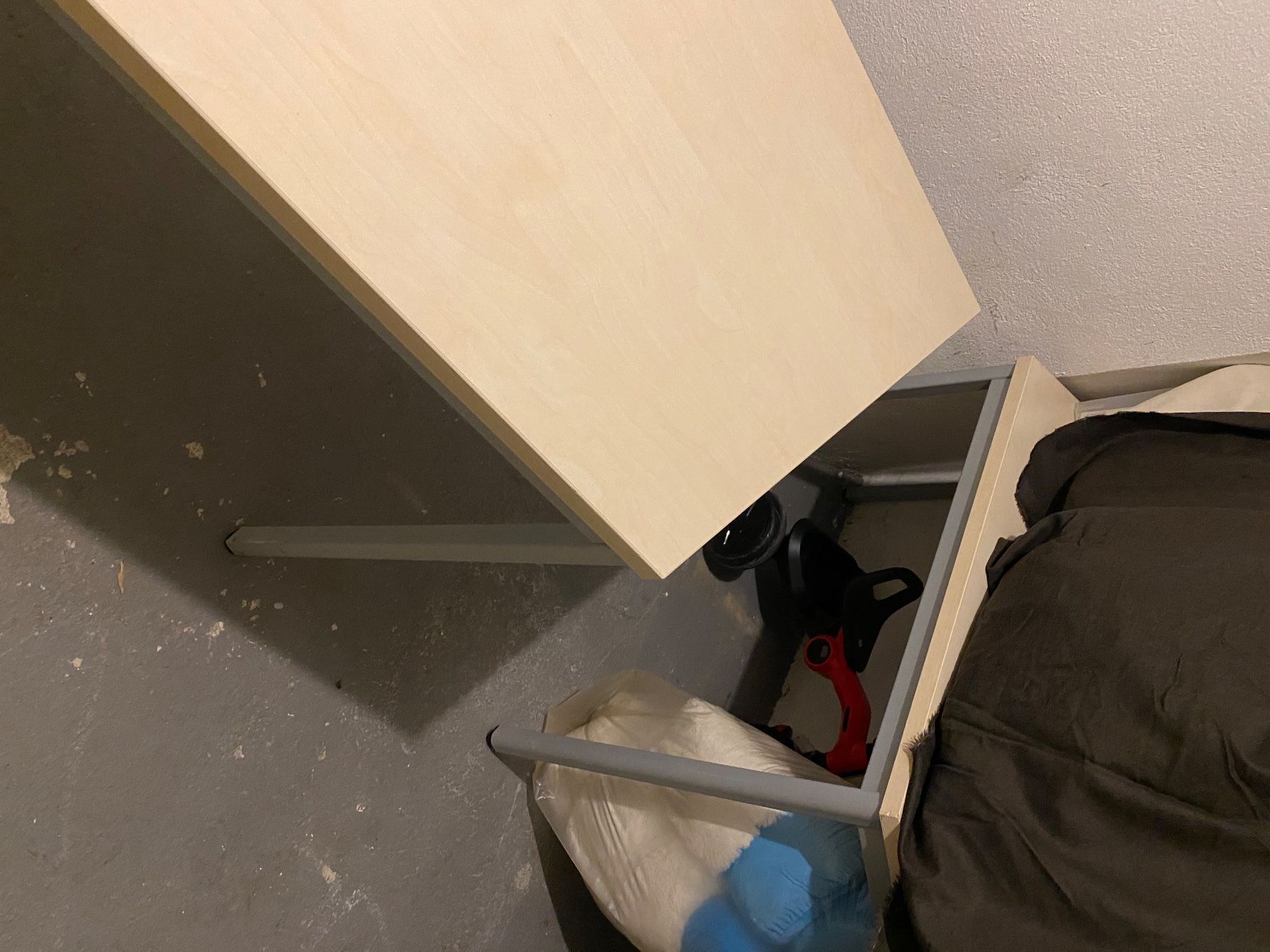 Bureaux: Büro Tisch – D'occasion à Volketswil par Nia011 1