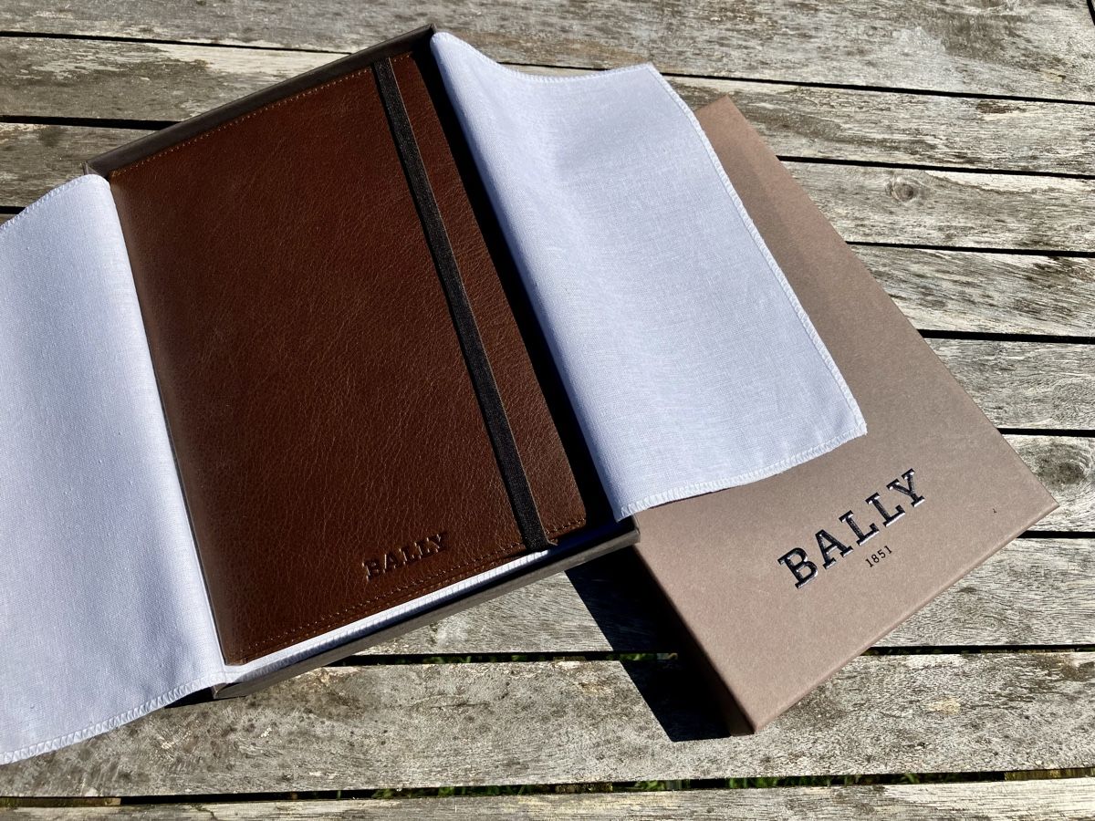 Blocchi: Edles Notiz-/Zeichen-/Tagebuch von Bally, Echtleder – Nuovo (secondo la descrizione) da Rotkreuz venduto da Montana16 1