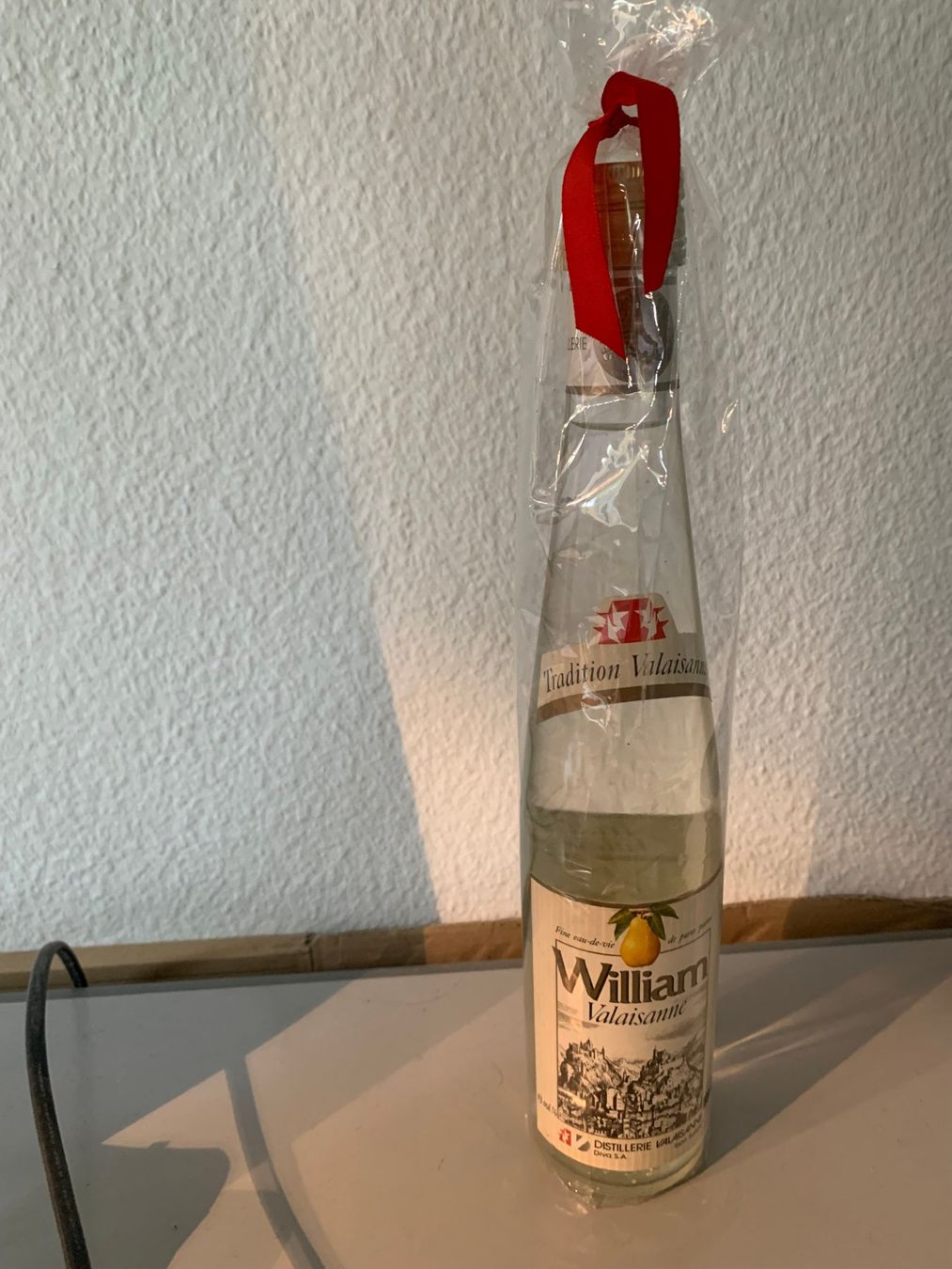 Williams Spirituosen: William Valaissanne, Tradition, ungeöffnet, Geschenkidee – Neu und originalverpackt aus Arlesheim von Clouny