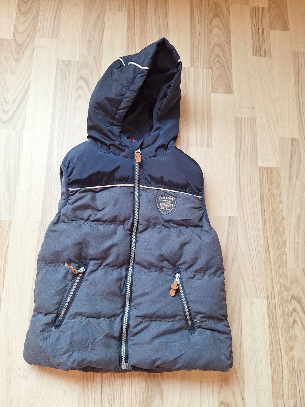 Altro abbigliamento per bambino: 2 Westen (Gr. 128 und 158) – Usato da Roveredo GR venduto da besalinimi 4