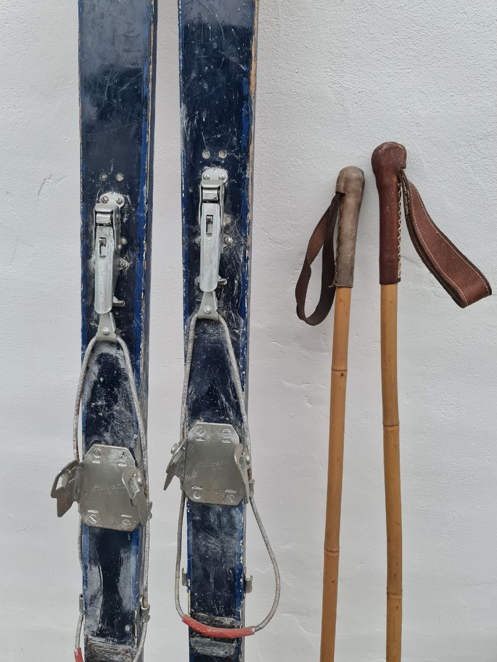 Skis: Antike Ski mit Stöcken – Gebraucht aus Uster von Cruleye 5