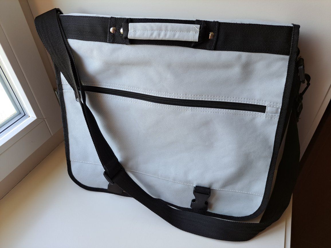 Borse: Laptop-Umhänge-Schul-Tasche – Usato da Oetwil am See venduto da Kuechenzeit