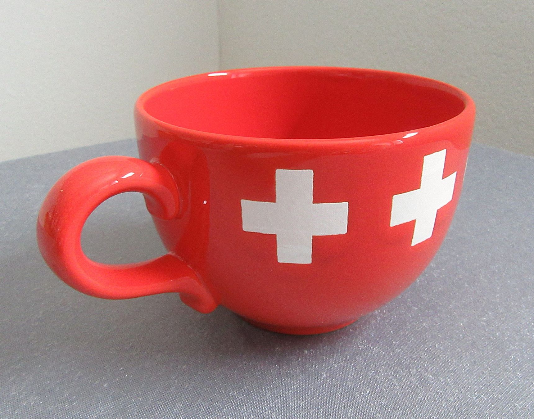 Tazze: rote Tasse mit Schweizerkreuz - Waechtersbach Germany – Usato da Auenstein venduto da Padabimbim 1