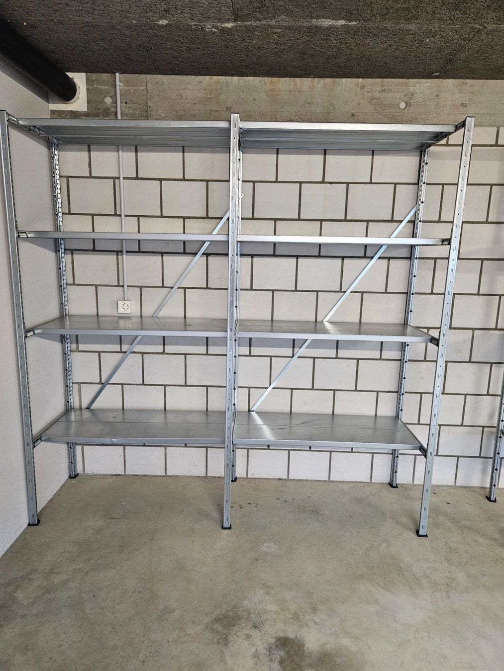 Scaffali: Gestell Blechtablarer – Usato da Recherswil venduto da hubelmatt 1