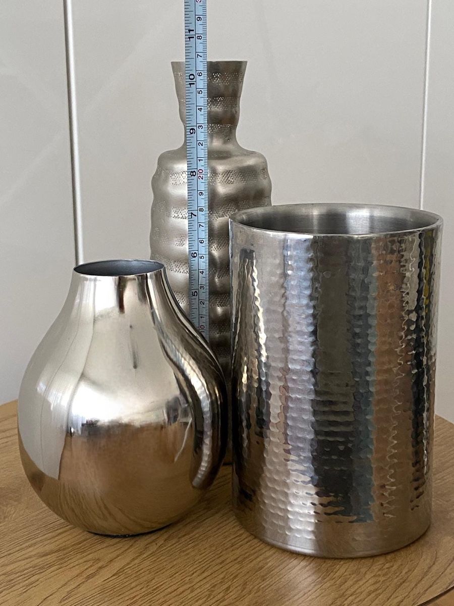 Tutte le decorazioni: 3x Vasen in Silberfarbe  – Usato da Ehrendingen venduto da Uxaxa 1