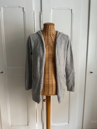Strickjacke hellgrau mit Kapuze - S