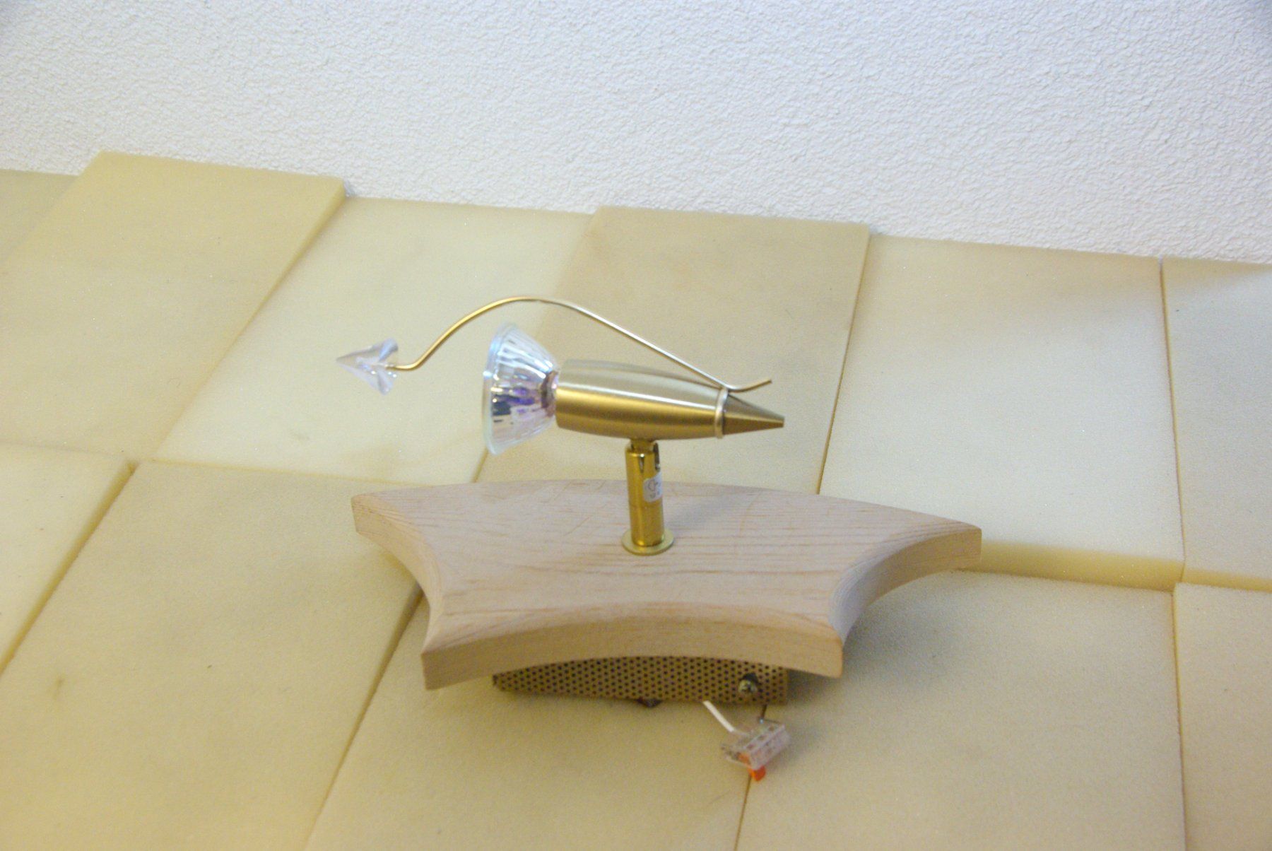 Lampen: Holz-Wandlampe - Holz Optik und Messing – Neu (gemäss Beschreibung) aus Herisau von Cevianer1844 1