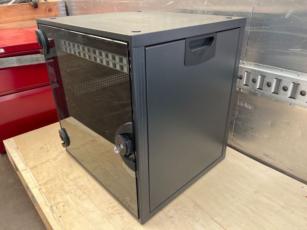 Server Rack klein schwarz (Gebraucht) in Egg b. Zürich für CHF 210 ...