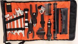 BLACK+DECKER Werkzeugset im praktischen Rollmäppchen