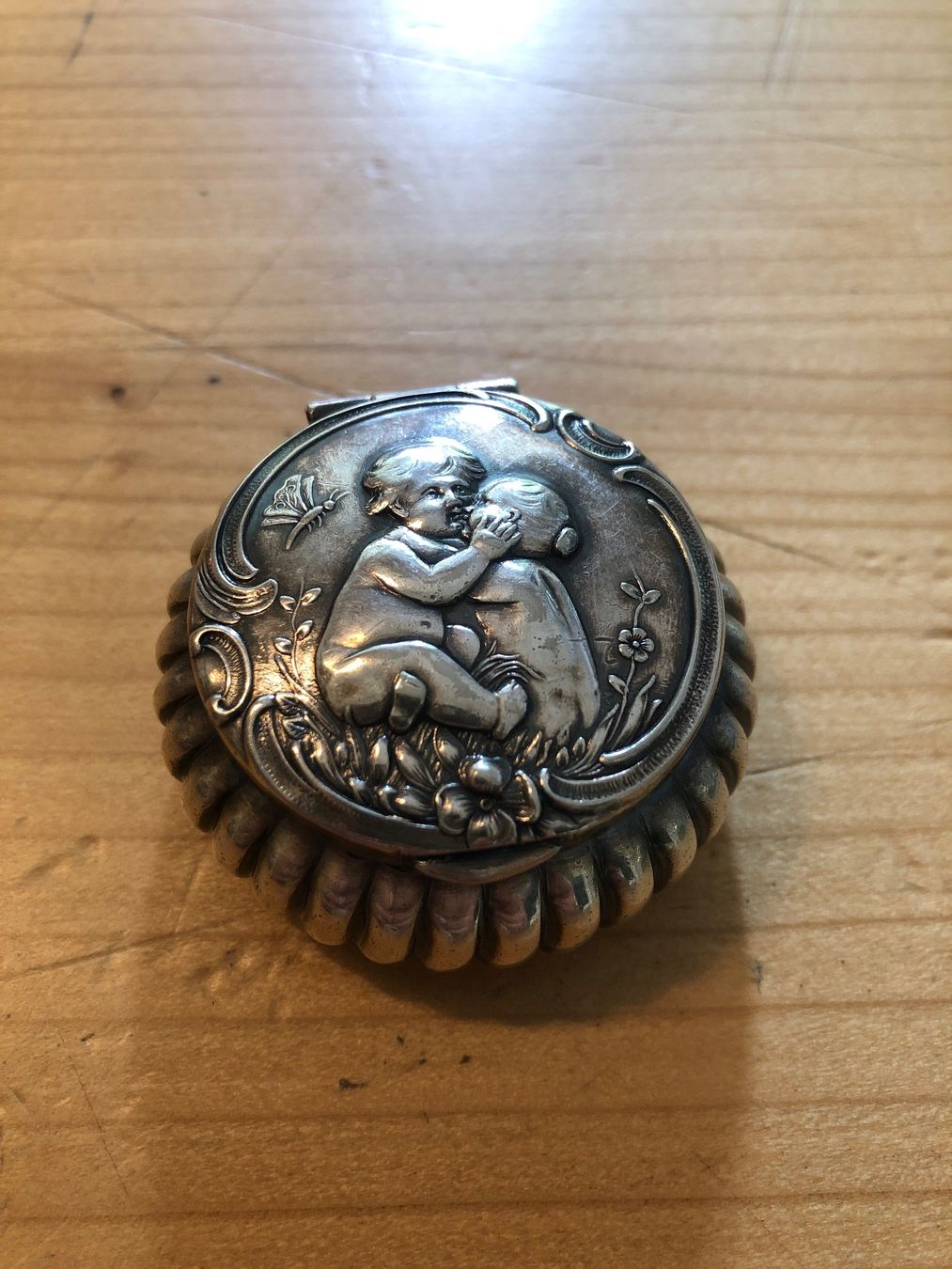 Tutte le decorazioni: Antike Pillendose Jugendstil – Usato da Adliswil venduto da Tito088
