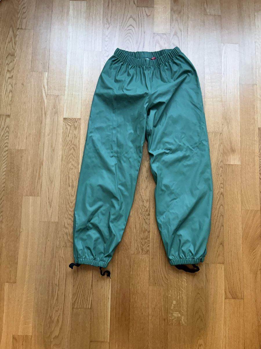 Hosen: Regenhose Gr. 140 – Gebraucht aus Winterthur von Baby117