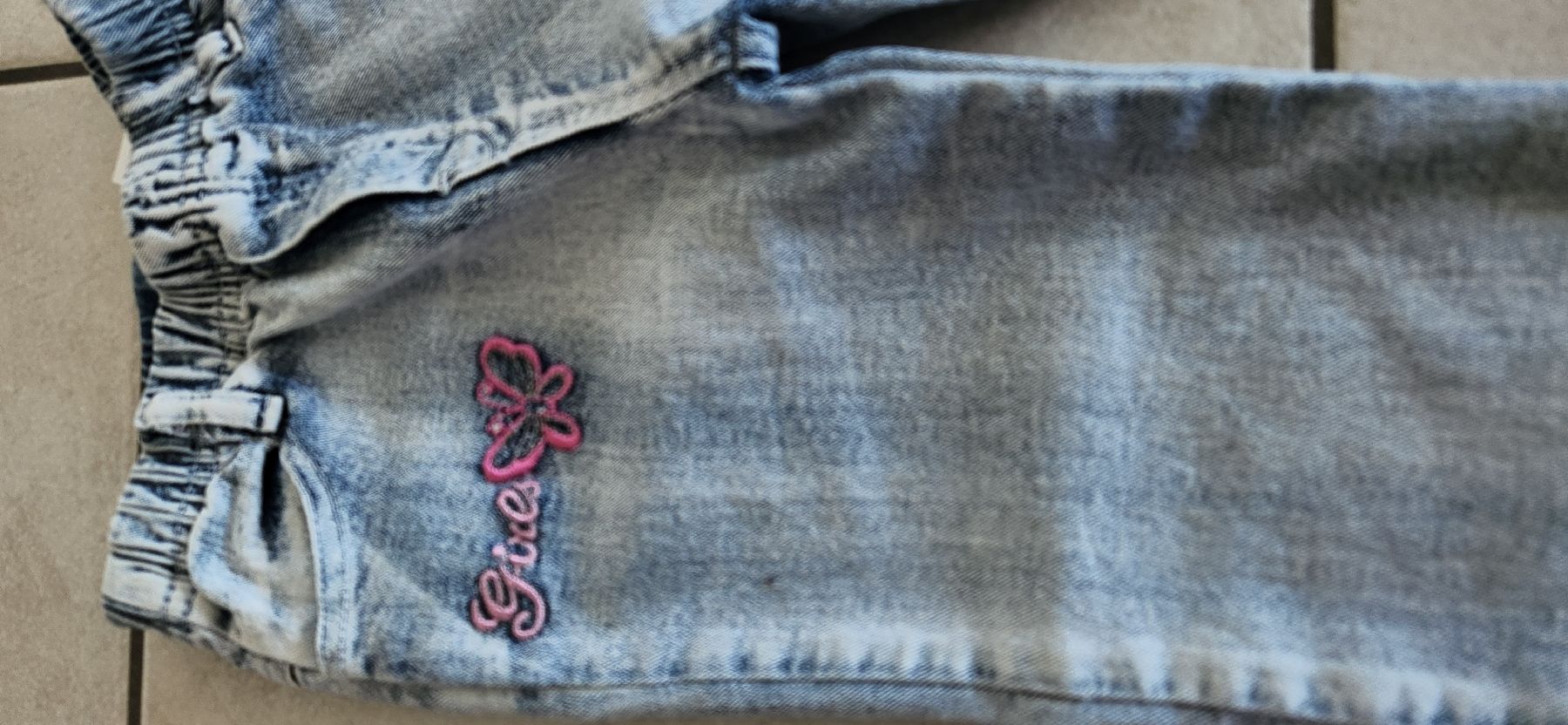 Kleiderpakete & -sets: Schöner Jeans 2-teiler Gr.98 – Gebraucht aus Lyss von Urma5 4
