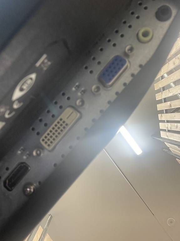 Monitor: Monitor AOC E2460SH – Usato da Zürich venduto da ozan21 2