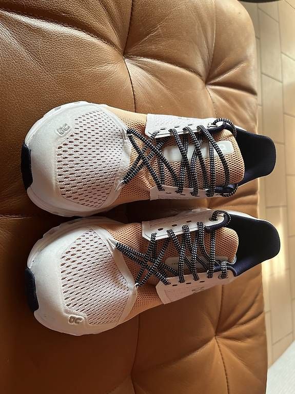 Chaussures hommes: On Cloud Helion  – Neuf avec emballage d'origine à Epalinges par nanou75