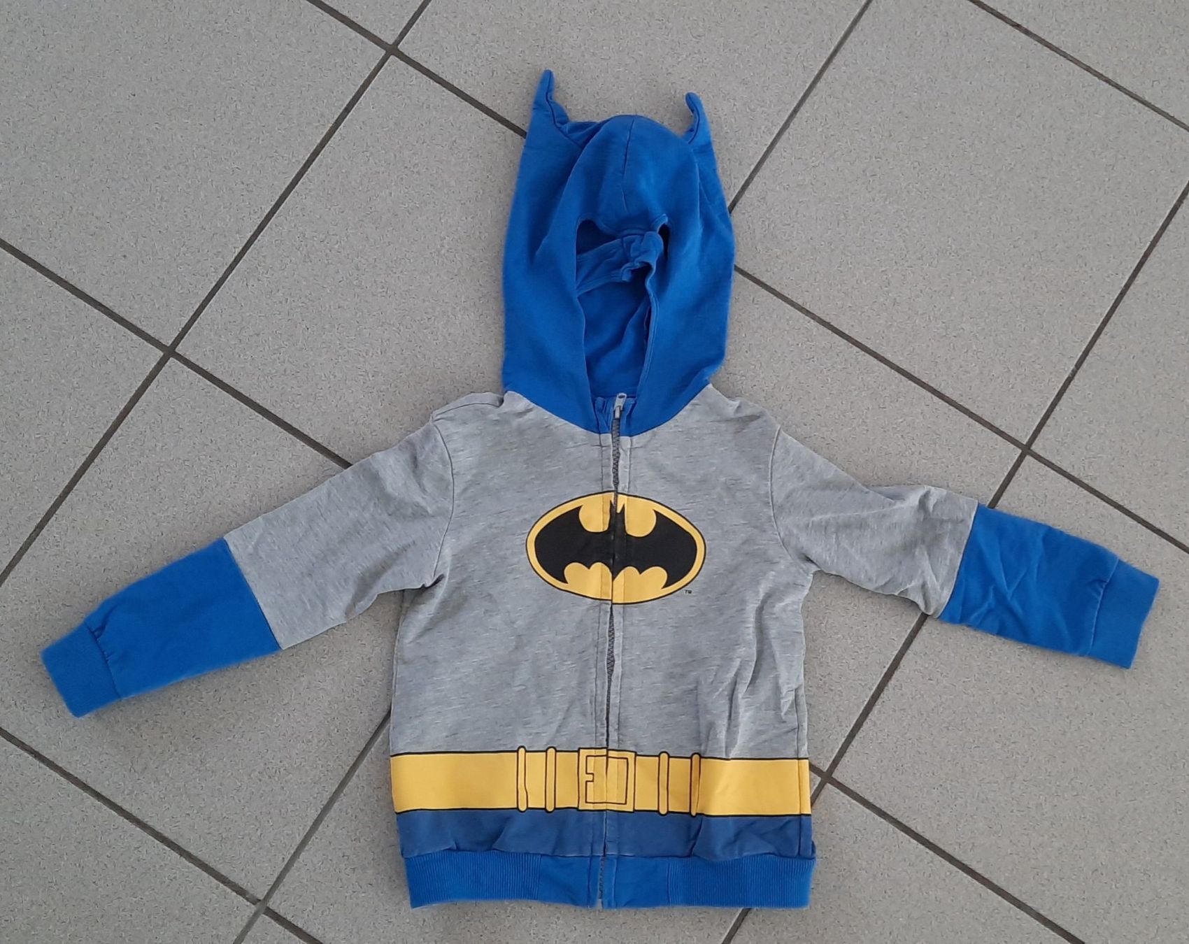 Kleiderpakete & -sets: Vestiti tema Batman tg. 104 – Gebraucht aus Tesserete von bab_7ztk 3
