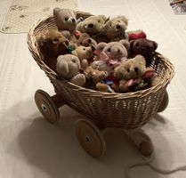 Puppenwagen mit Teddybären