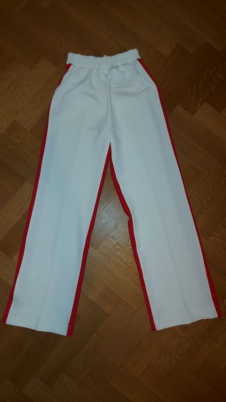 Bershka Pantaloni: Bershka Hose – Usato da Sion venduto da aud_7pxl 1