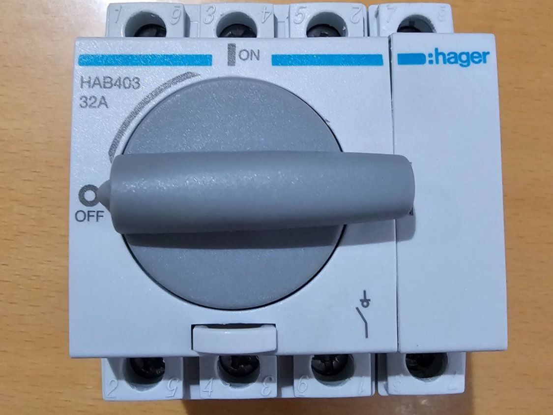 Hager Interruttori: Hager Lasttrennschalter 4L 32A – Nuovo (secondo la descrizione) da Zollbrück venduto da gueschu01