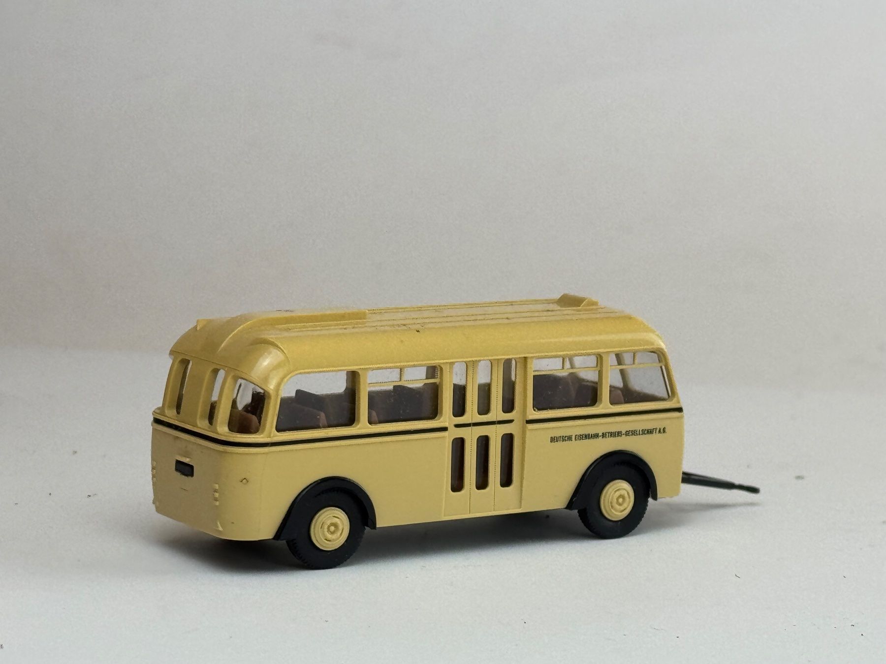 Brekina Modellini d'auto: SG- Brekina Bus Anhänger beige – Usato da Elm venduto da Wikmtz 1