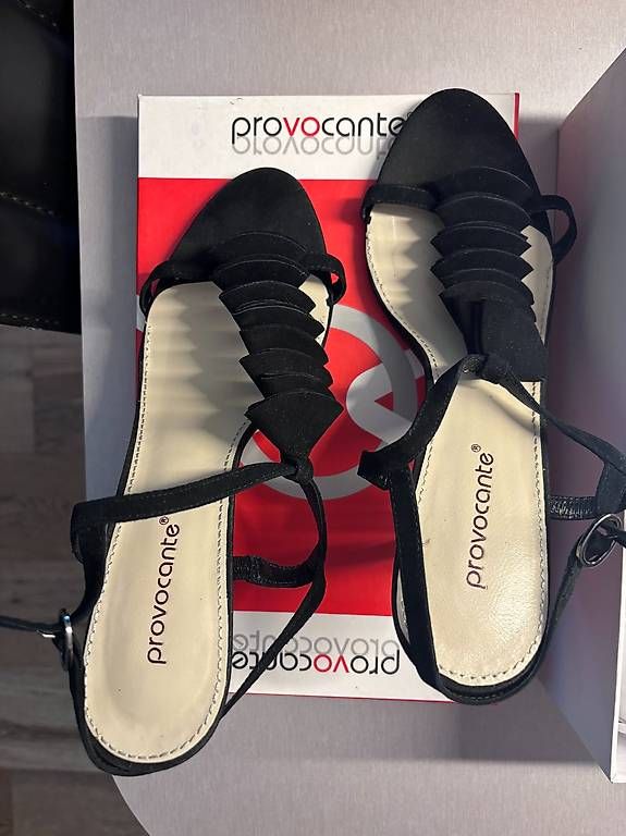 Chaussures femmes: Elegante Damen-Sandalen – D'occasion à Birrwil par psh_v8t5 1