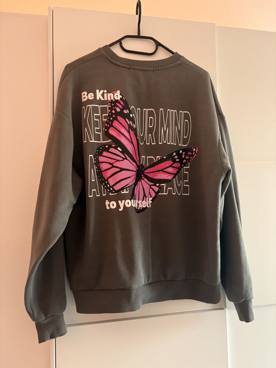 Maglioni & Felpe: Schöner Pullover mit Schmetterlingen in S – Usato da Aarwangen venduto da emelie.1101