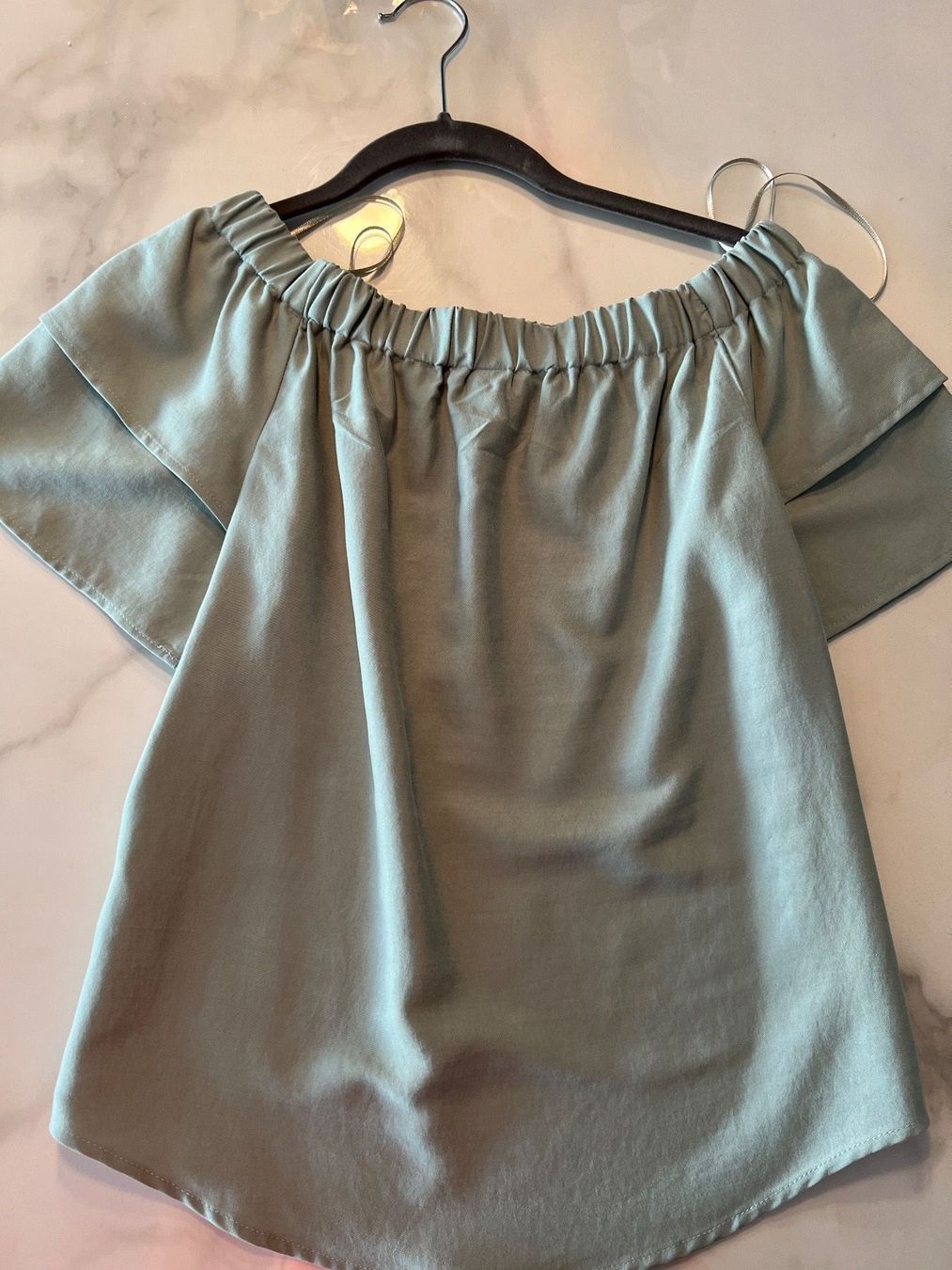 H&M T-shirt: Tshirt Schulterfrei – Nuovo (secondo la descrizione) da Schafisheim venduto da inf_5dtw