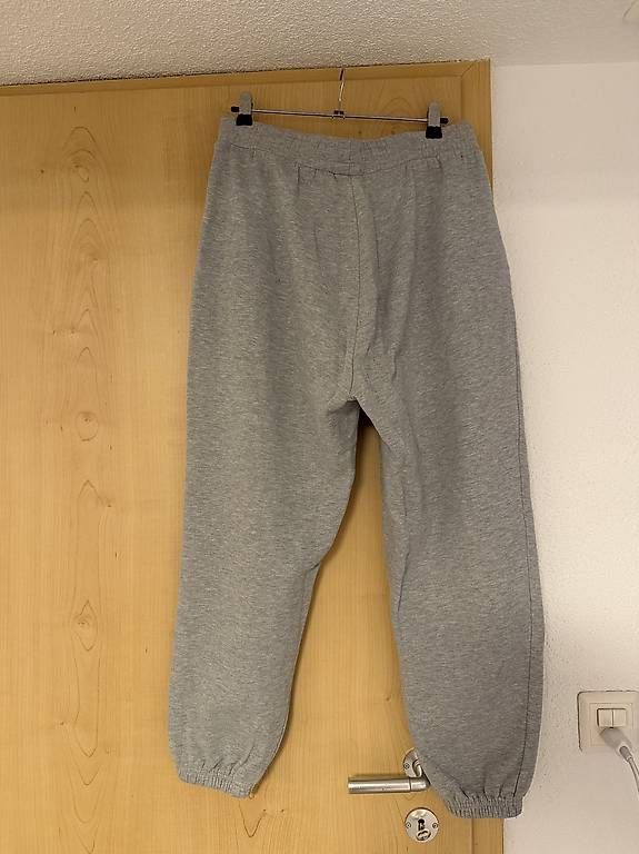 Pantaloni: Graue Jogginghose – Usato da Rorschach venduto da Tara234 1