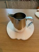 Neuwertige Milch-Kanne (50cl) von "H. Beard"