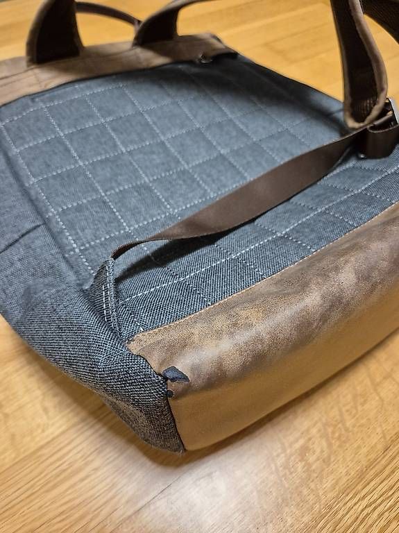 Zwei Zaini: ZWEI Rucksack OLLI grau/braun – Usato da Niederrohrdorf venduto da sm_f 2