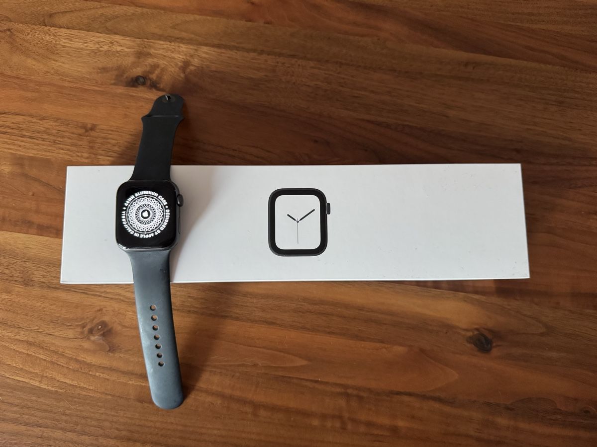 Apple Smartwatch: Apple Watch Series 4 – Usato da Zürich venduto da klapezu
