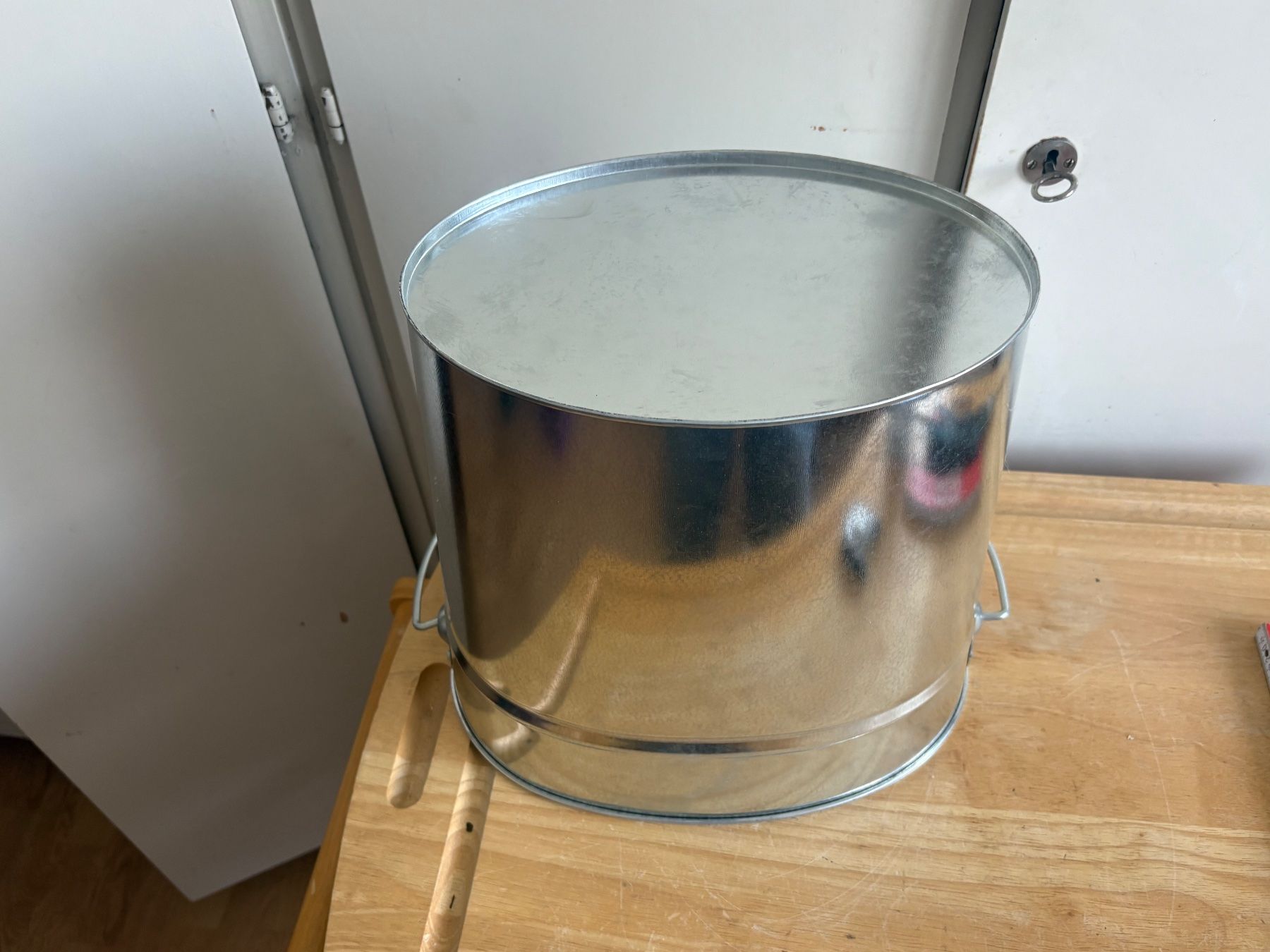 Sonstiges für Haushalt & Wohnen: Zink Eimer mit Deckel oval Metall neuwertig – Neu (gemäss Beschreibung) aus Frick von Rukki 3